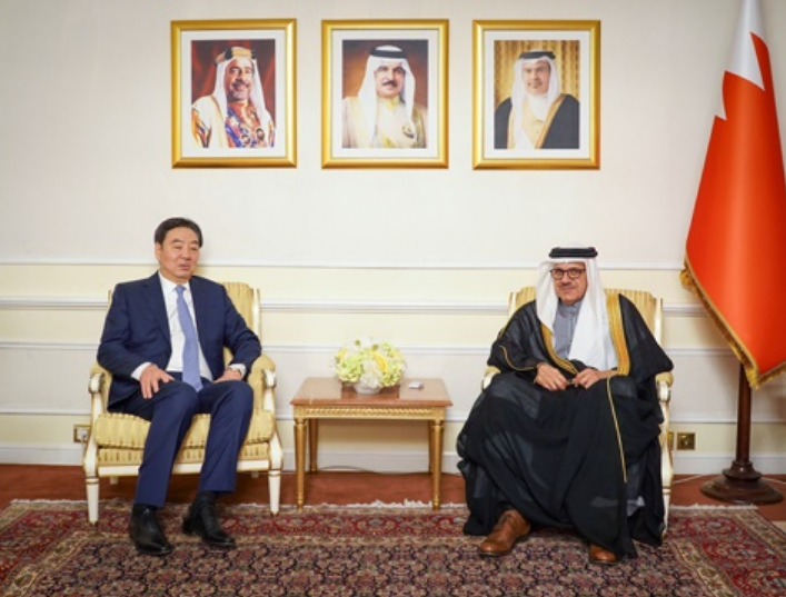 Bahrain foreign minister meeting China envoy